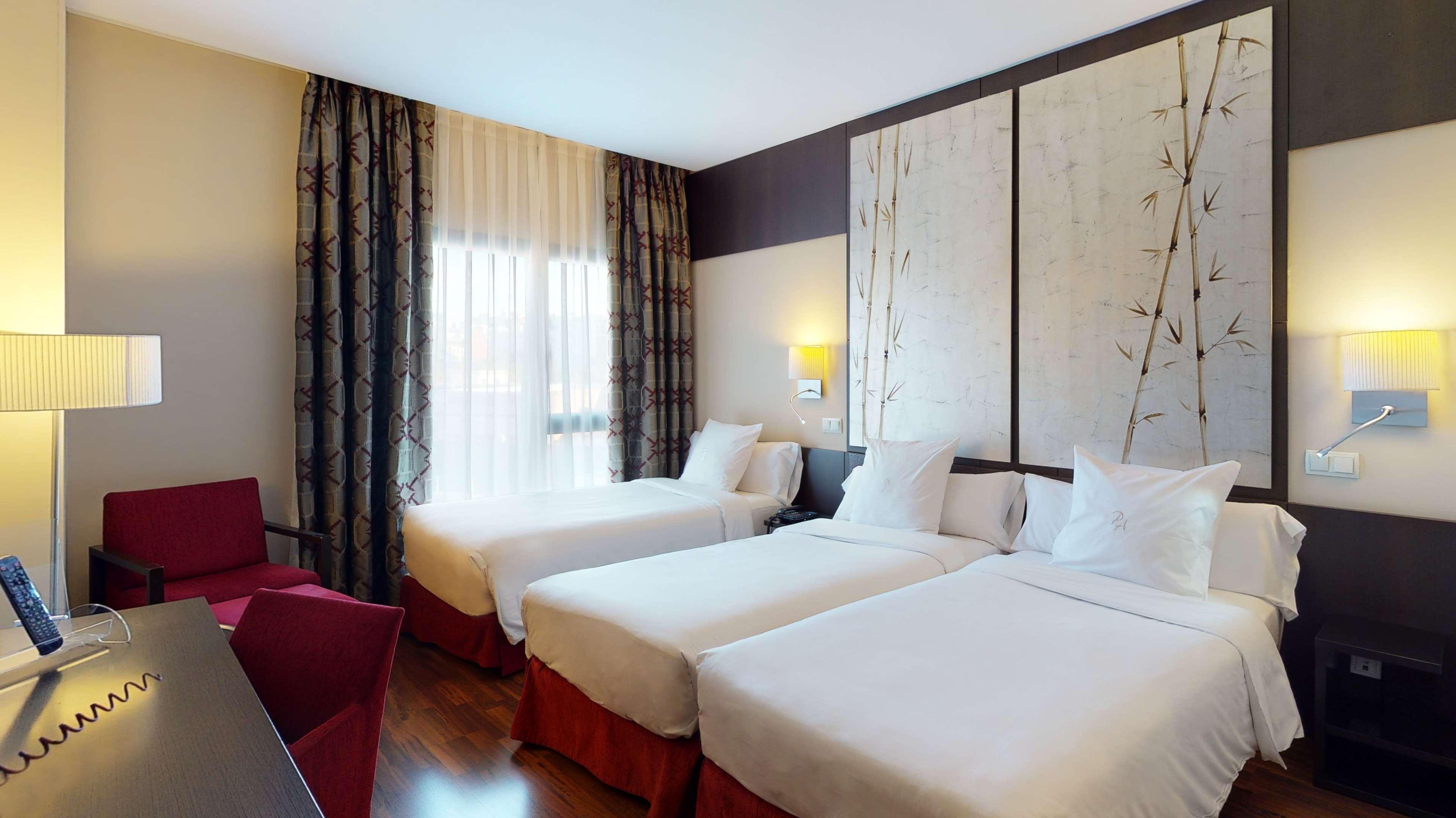 Hotel Radisson Red Madrid Esterno foto