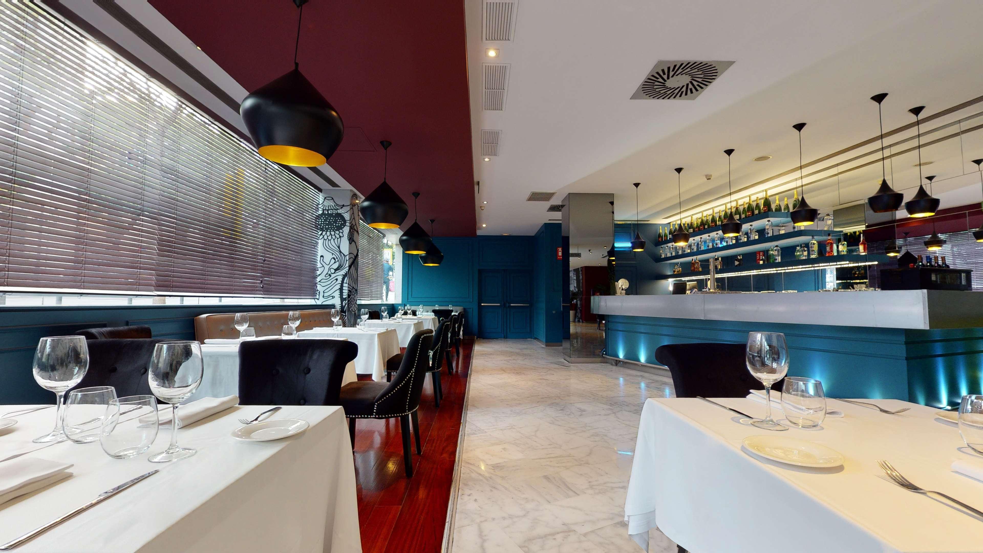 Hotel Radisson Red Madrid Esterno foto
