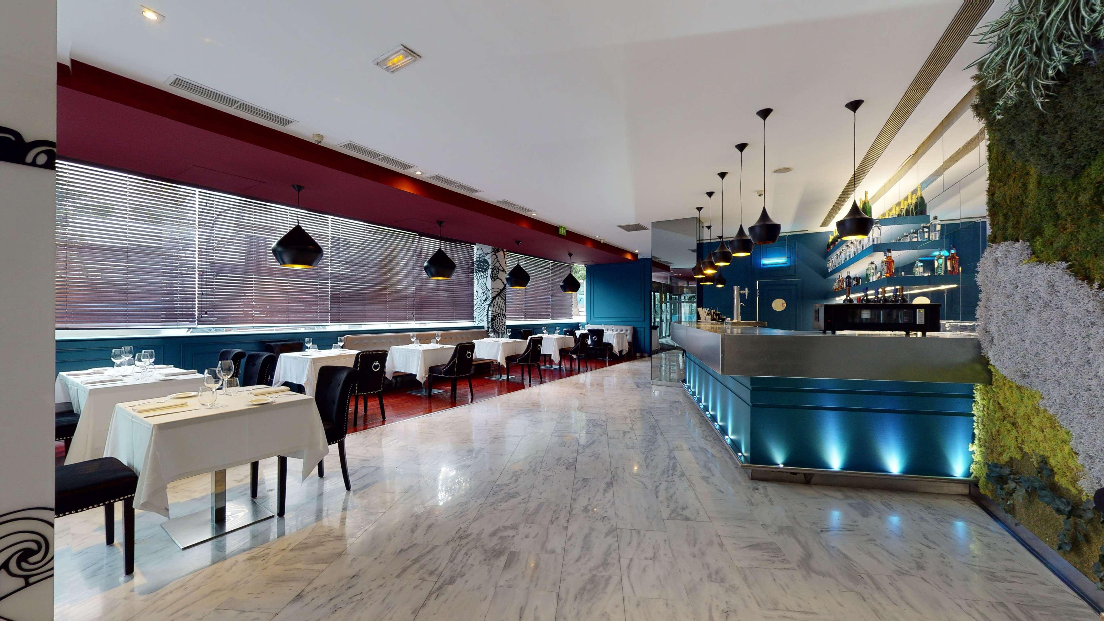 Hotel Radisson Red Madrid Esterno foto