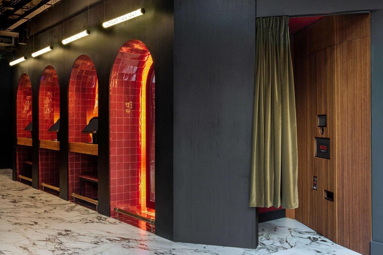 Hotel Radisson Red Madrid Esterno foto