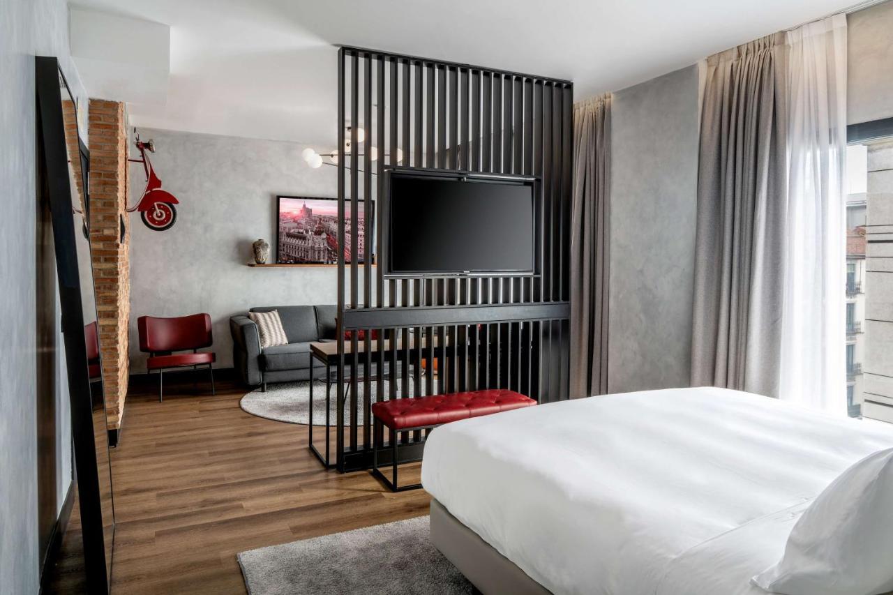 Hotel Radisson Red Madrid Esterno foto