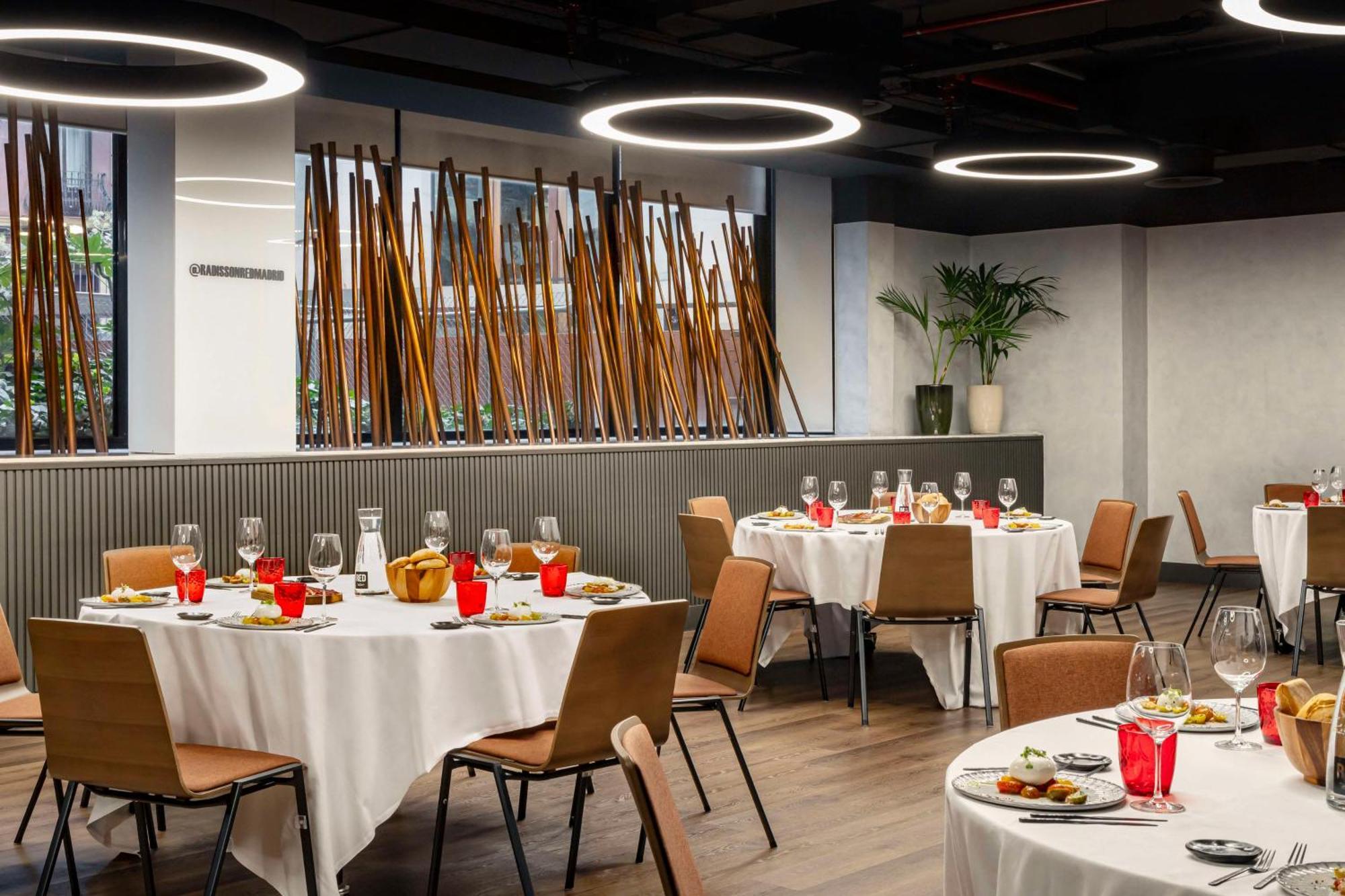 Hotel Radisson Red Madrid Esterno foto