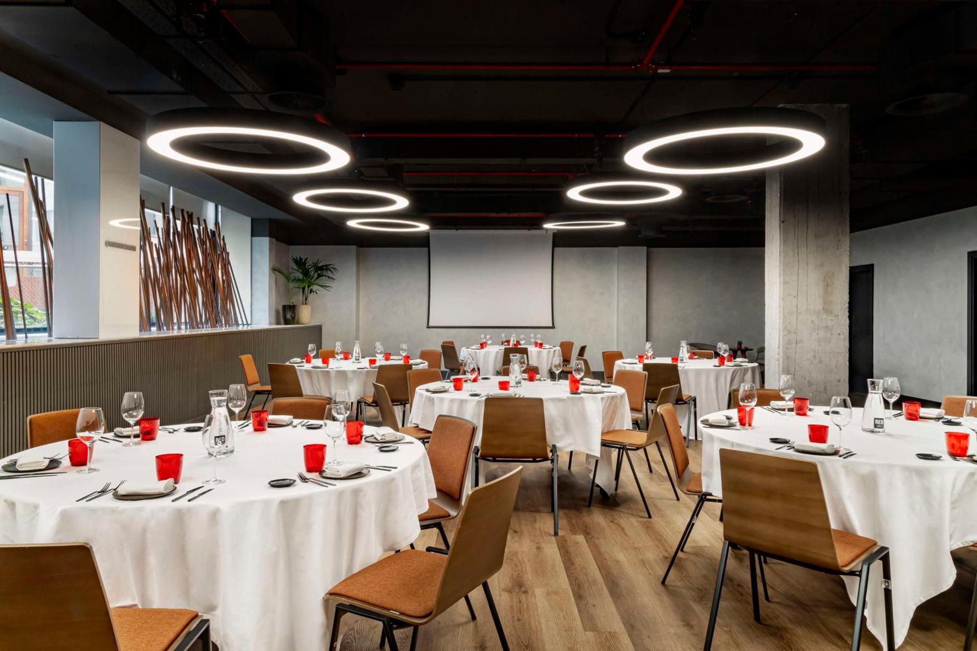Hotel Radisson Red Madrid Esterno foto