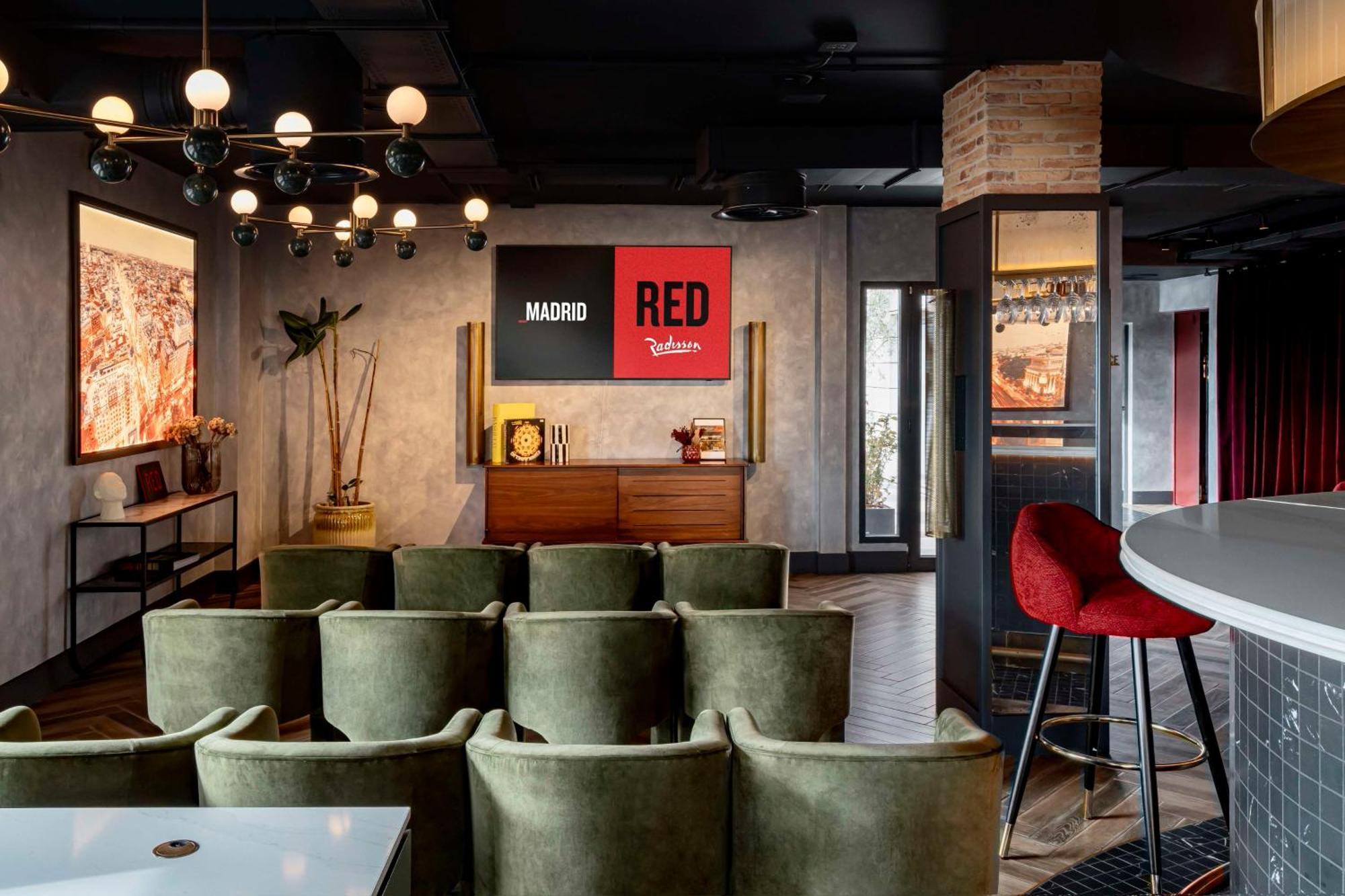 Hotel Radisson Red Madrid Esterno foto